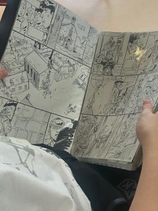 Une double page de bande-dessinée.